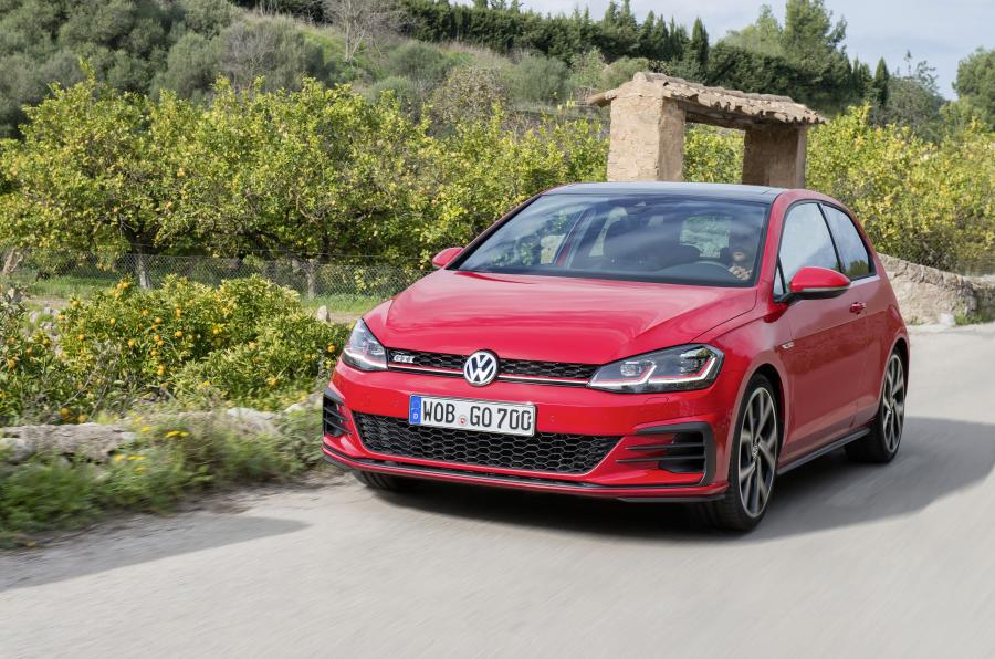  Volkswagen Golf GTI 3-Door 2017 года  (UK) (фото 16 из 33)
